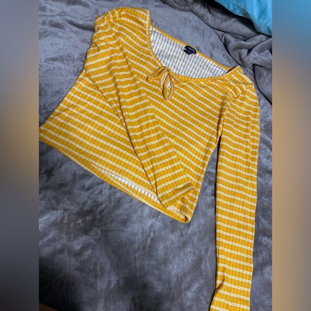 It’s a crop top long sleeve